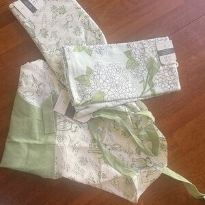 Floral Green and White Home Accent Set